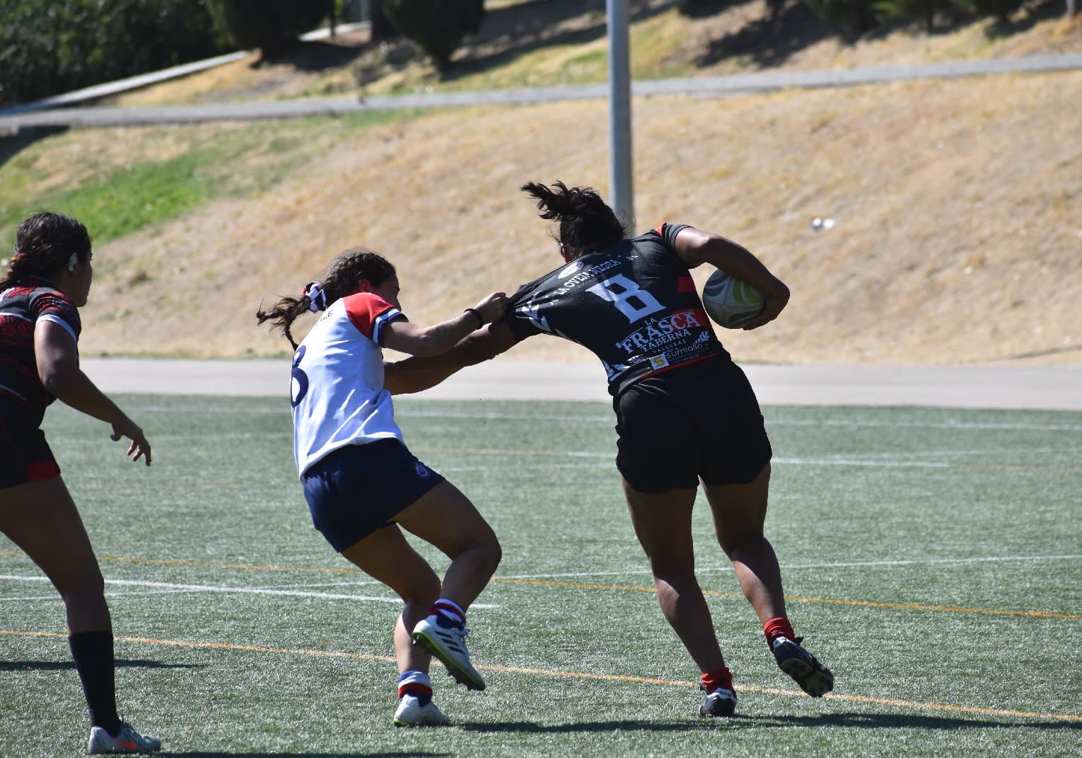 Jugadoras del sénior femenino del Vallecas Rugby Unión durante el partido amistoso contra Liceo Francés